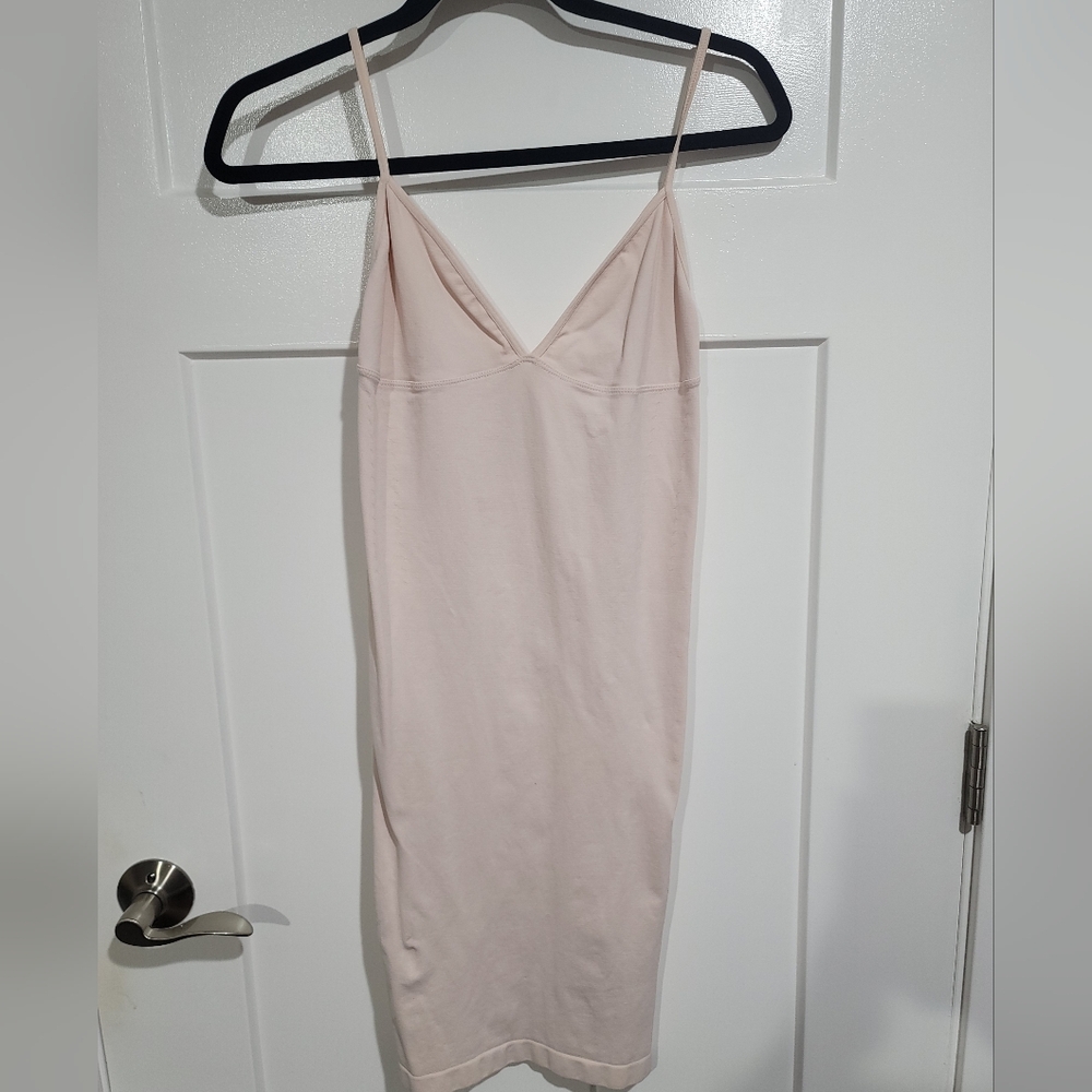 Aritzia Babaton dress size medium NEW CONDITION